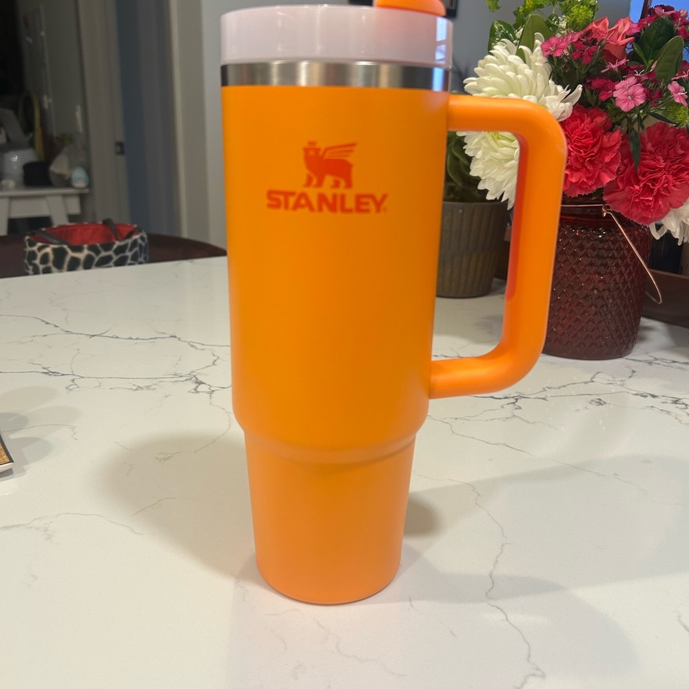 Stanley Bright Orange Quencher H2.0 Flowstate Tumbler